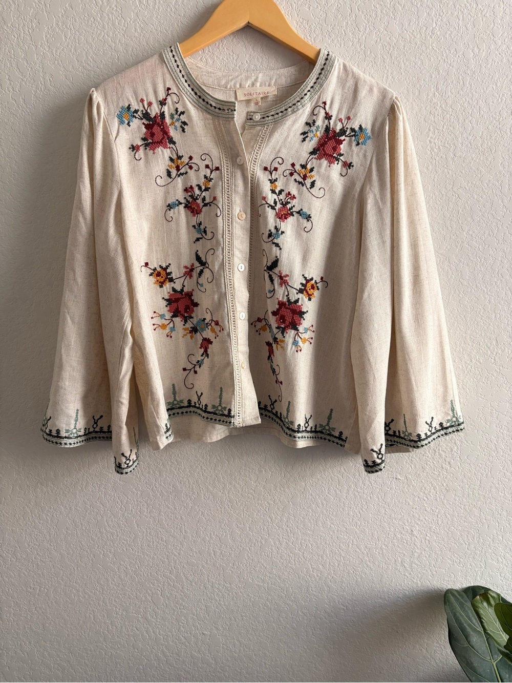SOLITAIRE Needlepoint Floral Shirt Cropped Linen Blend Bell Sleeve Button Up L